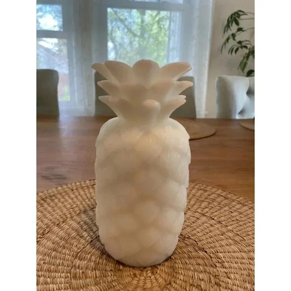 7" White Pineapple Handmade Candle - Picture 1 of 6